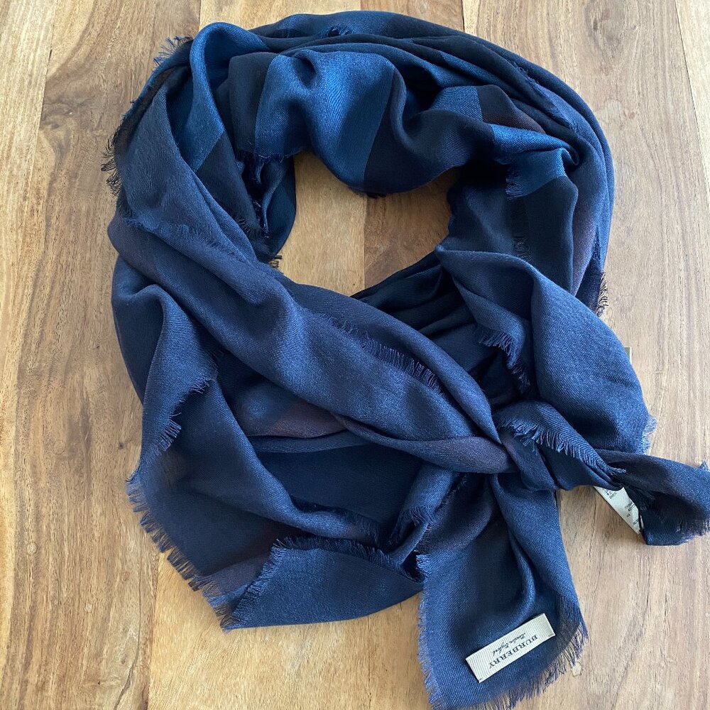Burberry bleu monogram scarf